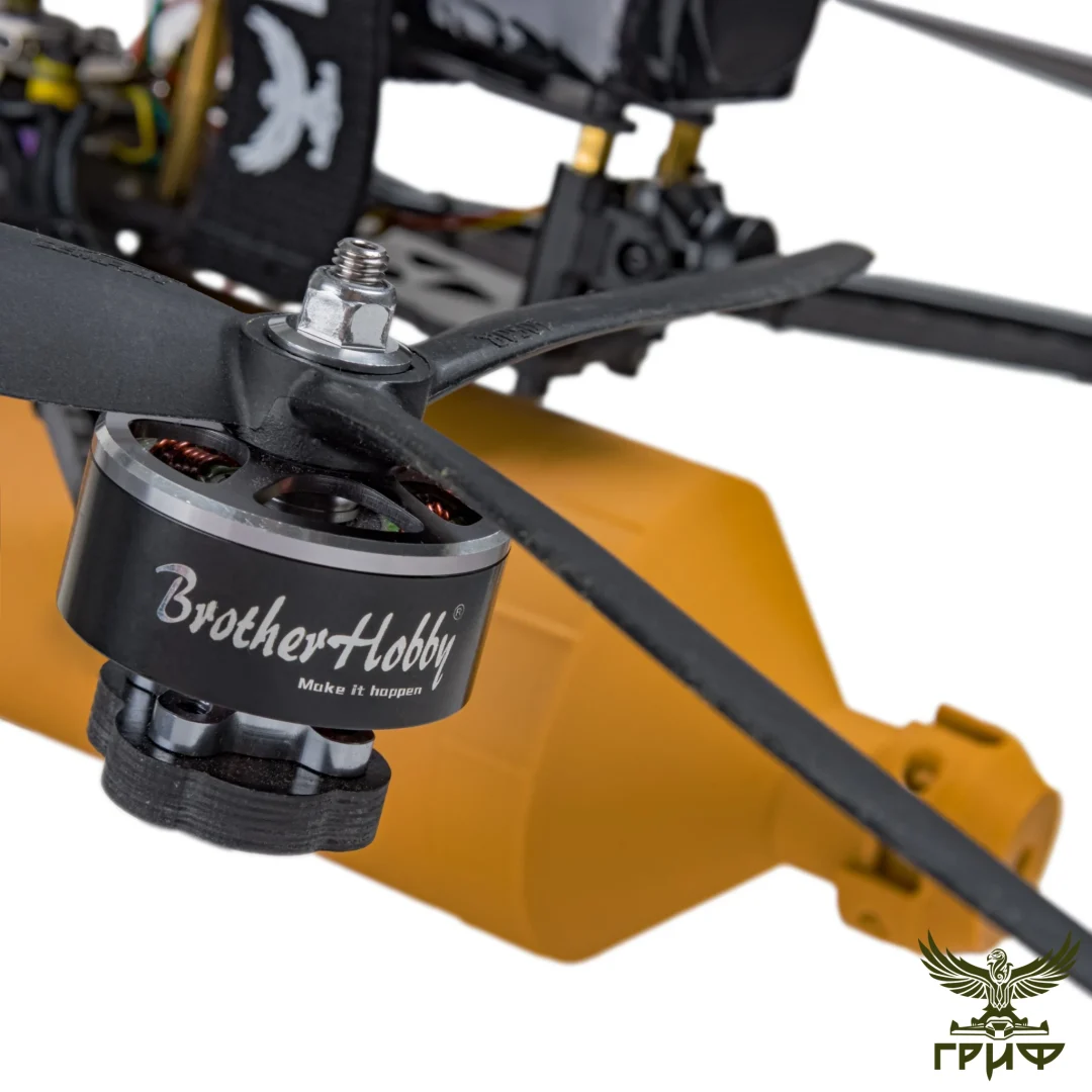 ФПВ Гриф 10 (на карбоновій рамі) пропелер крупним планом